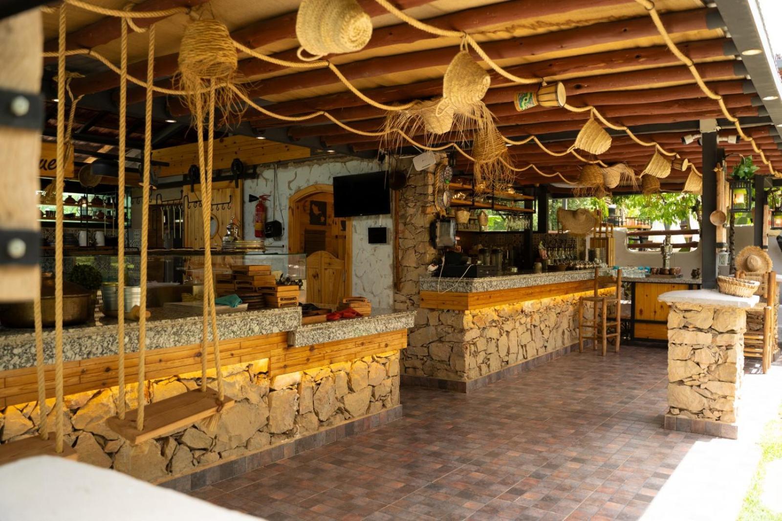 Riad Bella Montana Ain Cheggag Luaran gambar